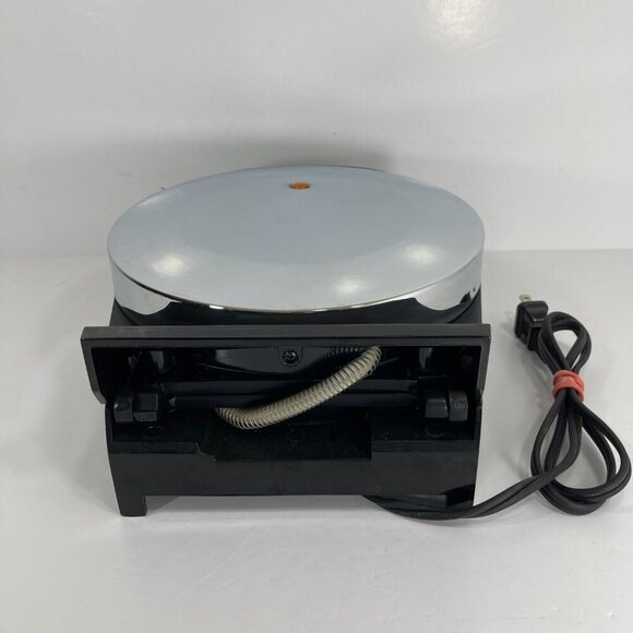VillaWare Perfect Waffler Round Waffle Maker 3000 Chrome Tested - Great Shape - Picture 4 of 7